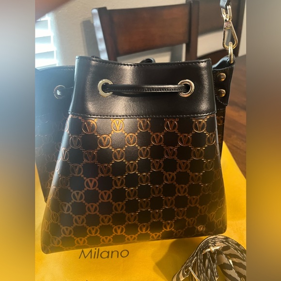 MARIO VALENTINO MALANO BUCKET/Crossbody - Picture 2 of 10